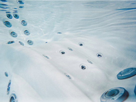 Underwater image of Sundance Spas full body jet seat.