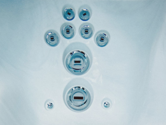Underwater image of Sundance Spas sports jet seat.